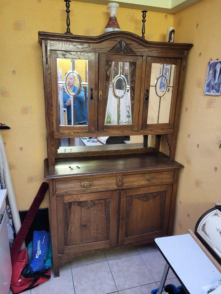 Antieke kast perfecte staat
Onderste deel 120 breed
95 hoog, Ophalen