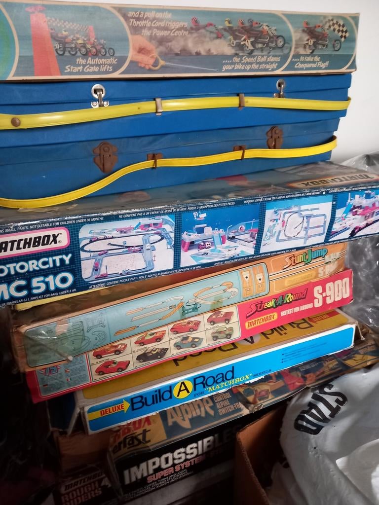 Matchbox sets, Enlèvement