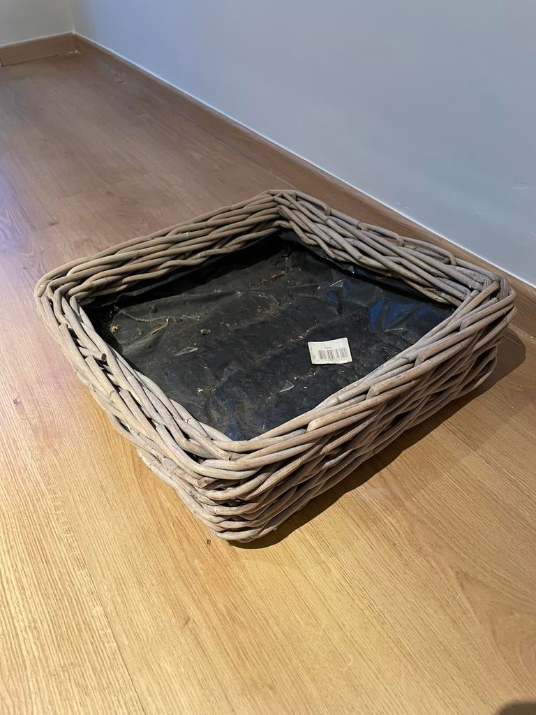 Rieten planten bak/mand - buiten, Huis en Inrichting, Woonaccessoires | Schalen en Manden, Ophalen, Zo goed als nieuw, Mand