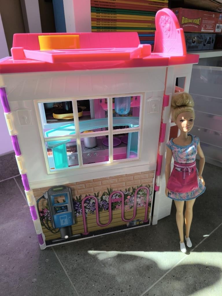 barbie restaurant, opklapbaar, Kinderen en Baby's, Speelgoed | Poppen, Ophalen, Zo goed als nieuw, Barbie