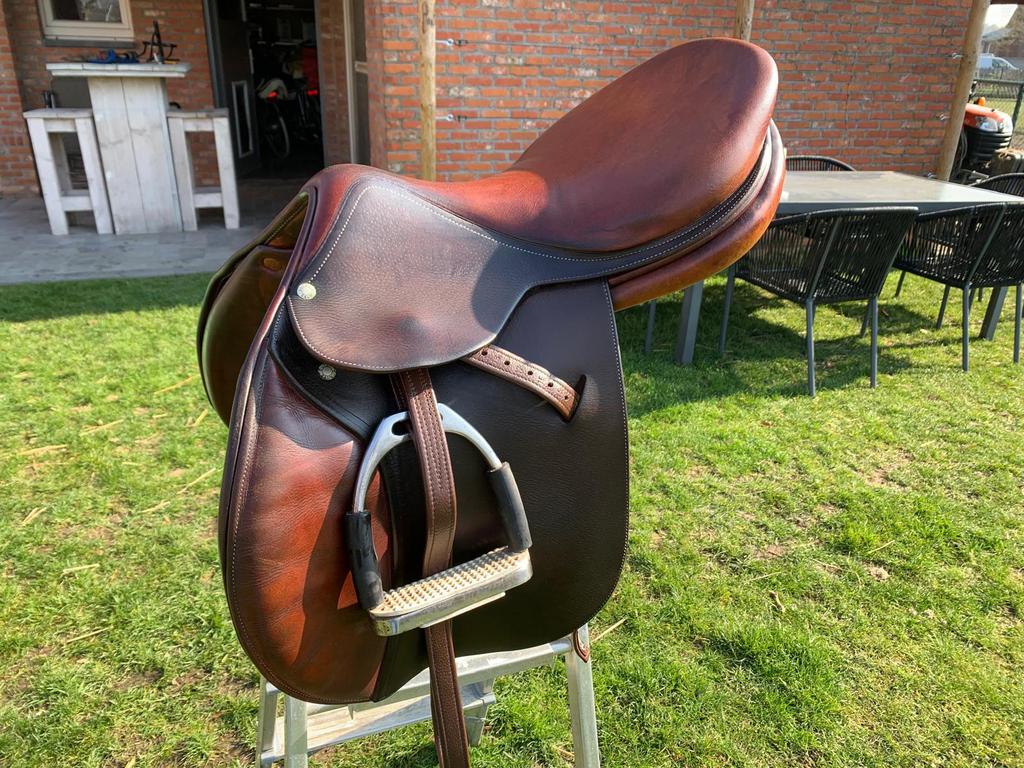 Butet springzadel 17 inch, Enlèvement, Utilisé, Obstacle