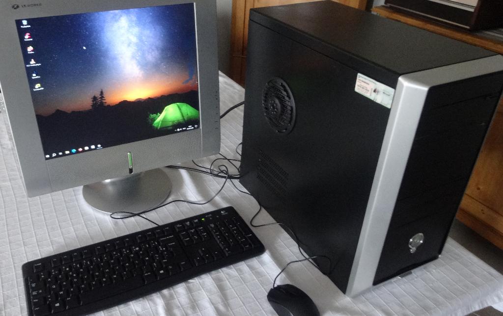 Asus M2A-VM ; SSD + HDD ; Win10 LTSC, Ophalen, Gebruikt, ASUS, 512 GB