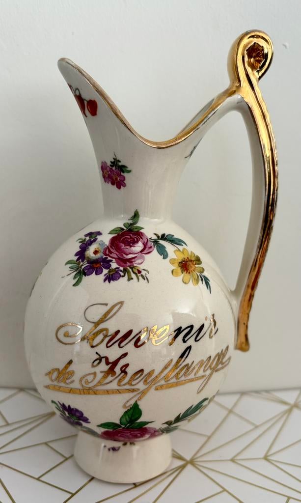 Boch Frères La Louvière pichet décor «Fleurs de Saxe», Antiquités & Art, Enlèvement