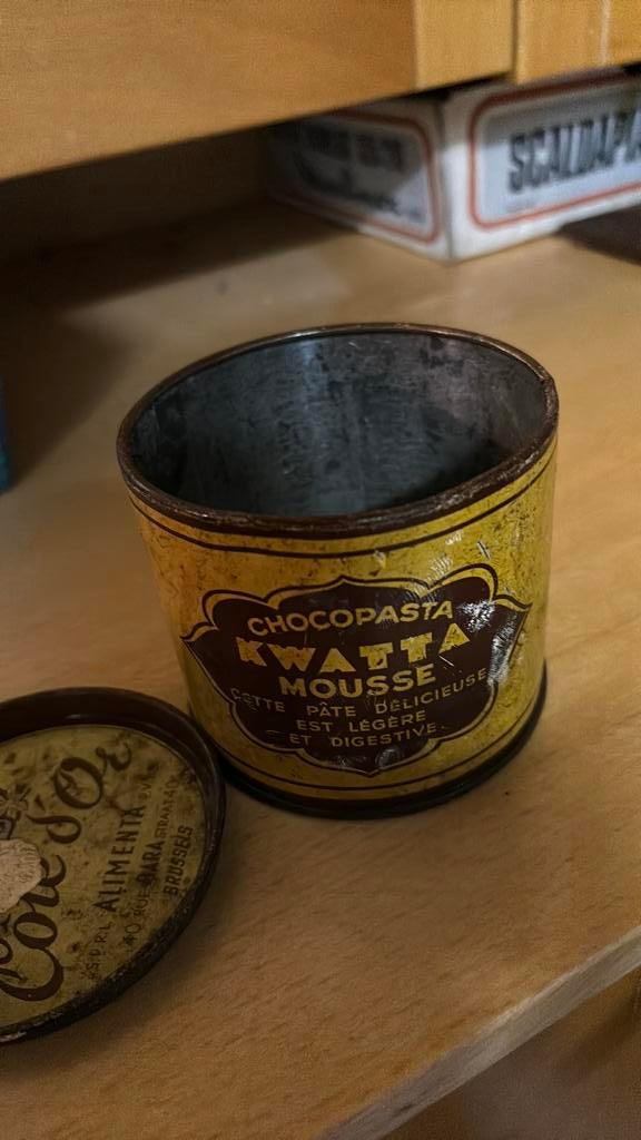 Ijzeren KWATTA chocopasta doos, Enlèvement