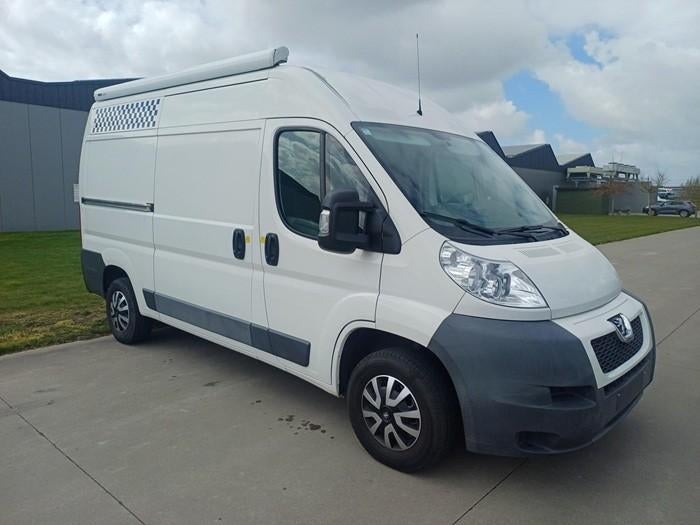 slechts 101.000.km en reeds gekeurd voor verkoop, Auto's, 2500 kg, Diesel, Particulier, Parkeersensor