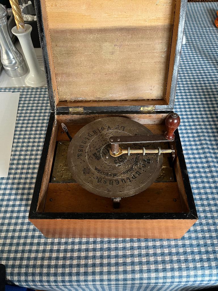 BOÎTE à MUSIQUE  ANCIENNE, Enlèvement