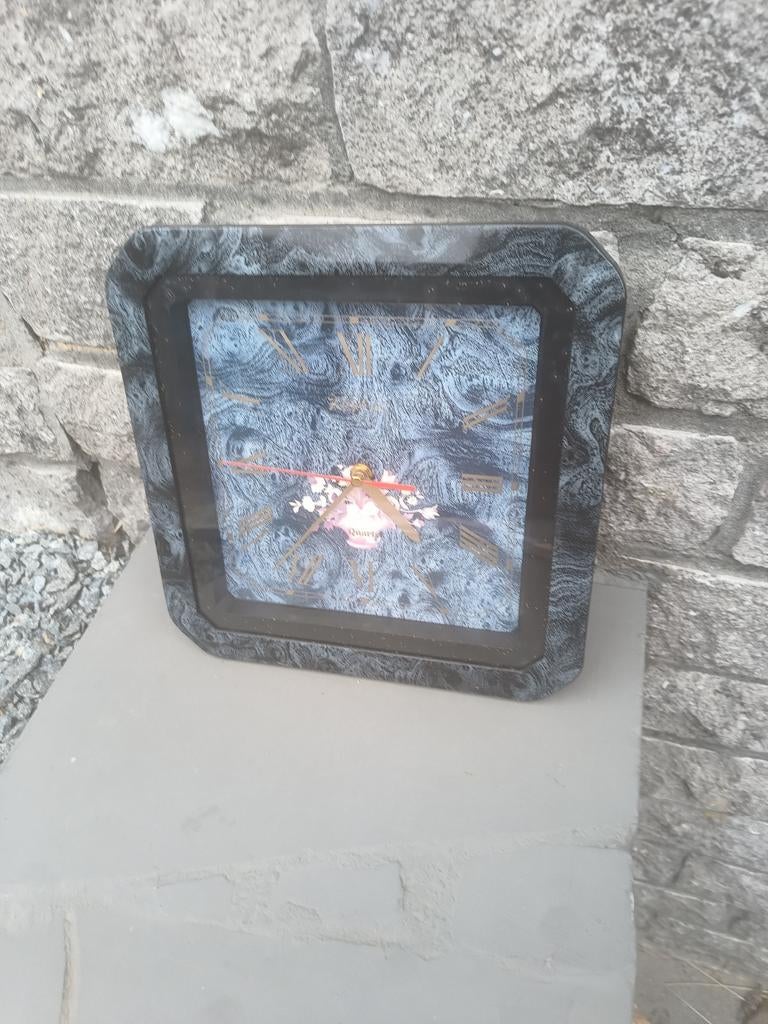 Belle montre murale/marque : Quartz, Antiquités & Art, Curiosités & Brocante, Enlèvement