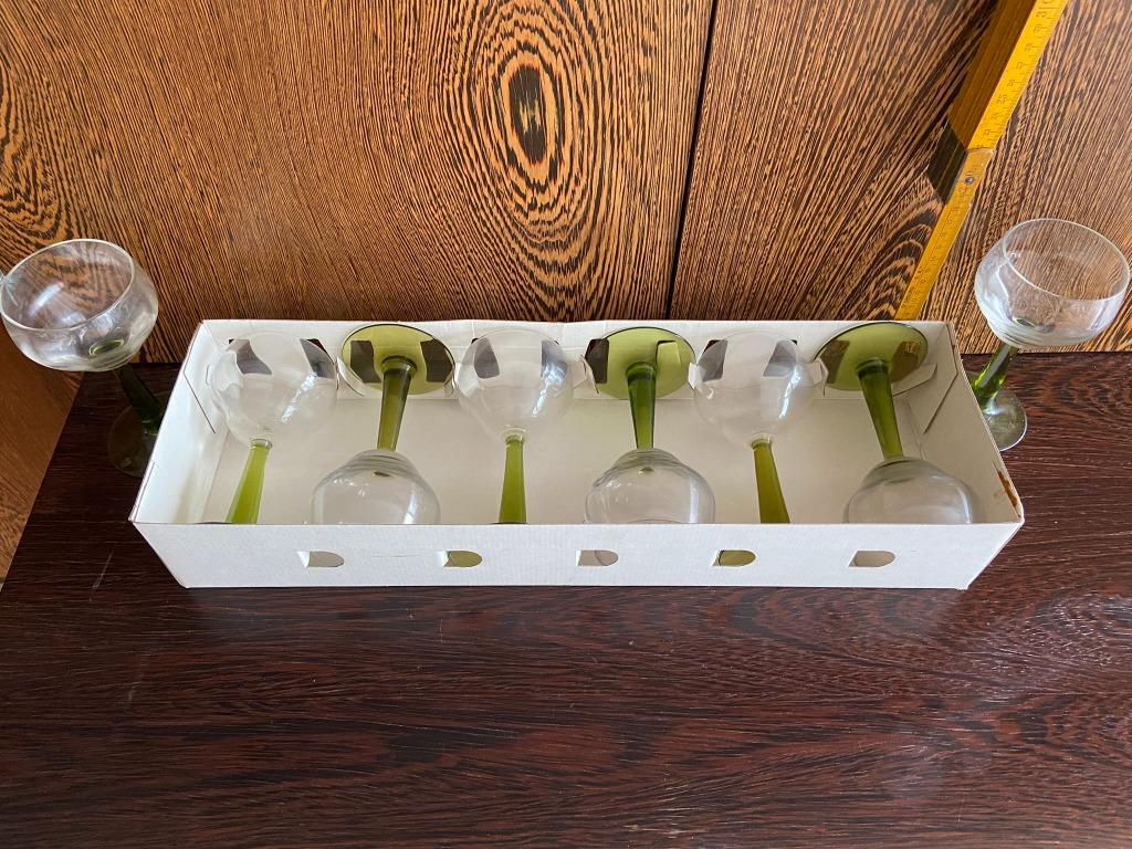 8 verres à vin sur pied / bicolore CRISTAL d'ARQUES, Enlèvement, Comme neuf, Verres et Verres à shot