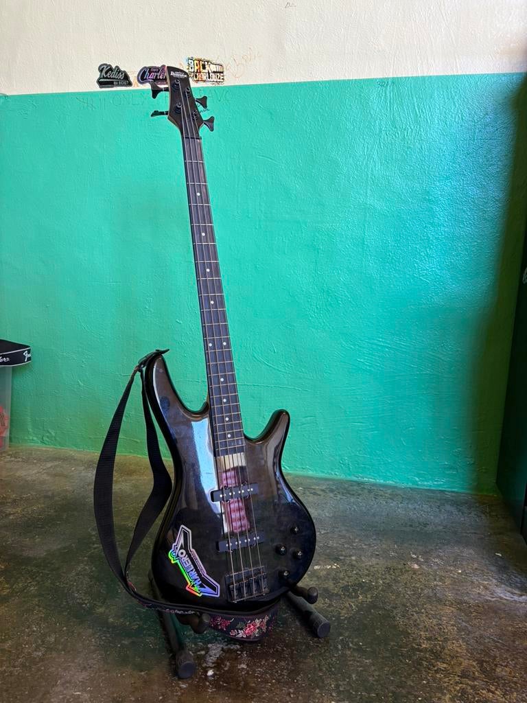 Ibanez bass guitaar, Muziek en Instrumenten, Snaarinstrumenten | Gitaren | Bas, Ophalen, Zo goed als nieuw