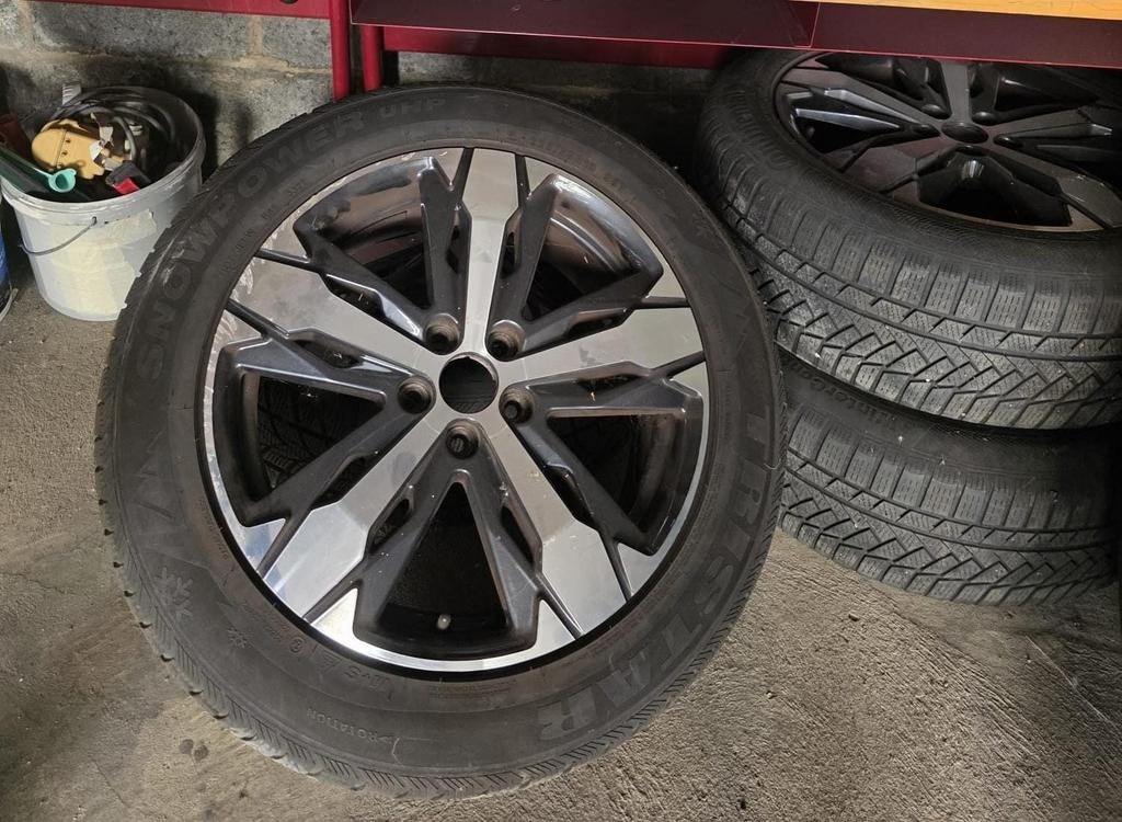 4 Pnues hiver avec jantes Peugeot 5008 3008 225 55 18, Autos : Pièces & Accessoires, Pneus & Jantes, Enlèvement, Jante(s)
