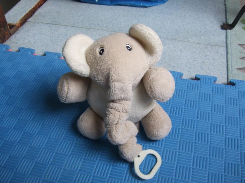 noukie's éléphant musical se fixe partout, Enlèvement ou Envoi, Utilisé, Éléphant