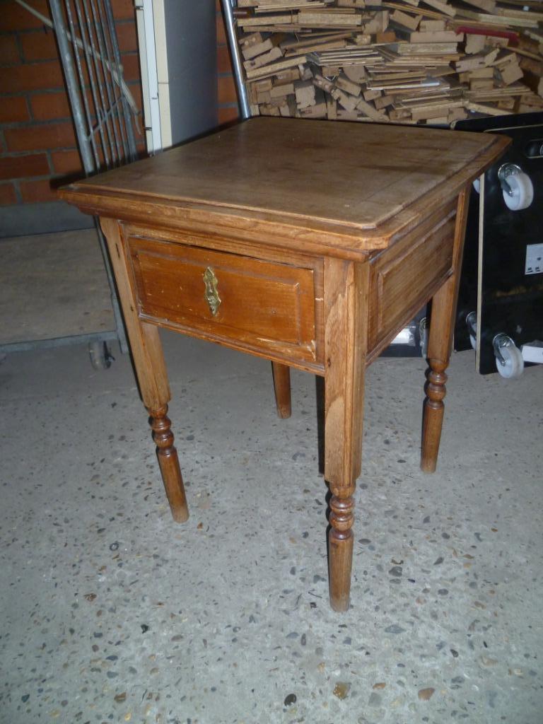 KL. TAFELTJE MET LADE, Ophalen