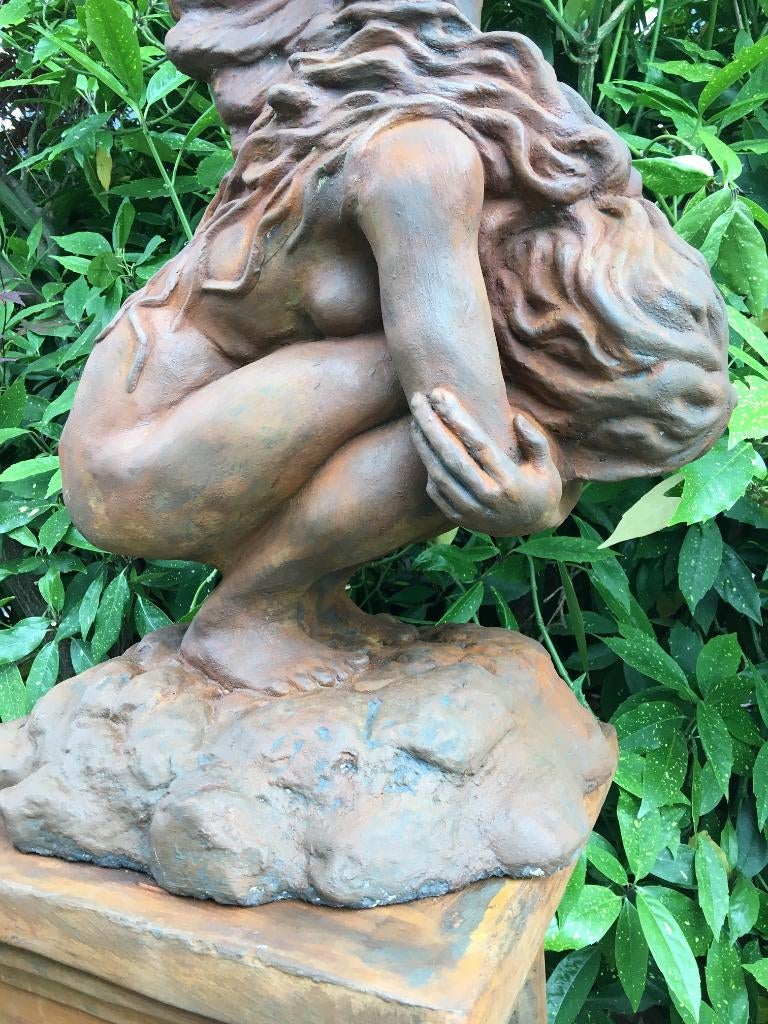 Zeer forse knielende oxide Engel met vleugels omhoog, Ophalen of Verzenden, Steen, Engelenbeeld