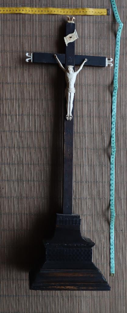 antieken staand kruisbeeld, Enlèvement