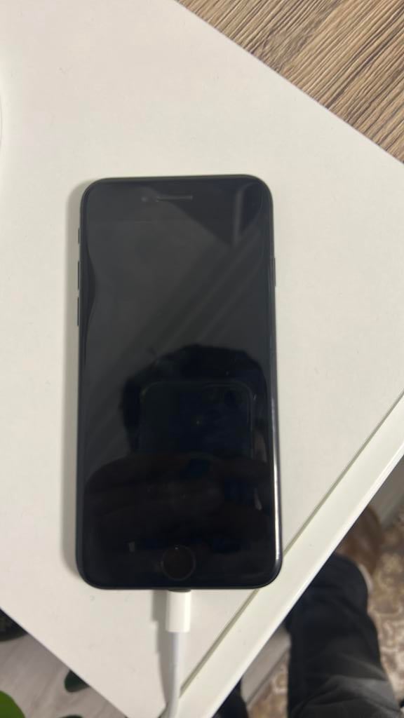 iPhone se (2020) – rechterkant scherm reageert niet, Telecommunicatie, Mobiele telefoons | Apple iPhone, Ophalen, Zwart, Nieuw