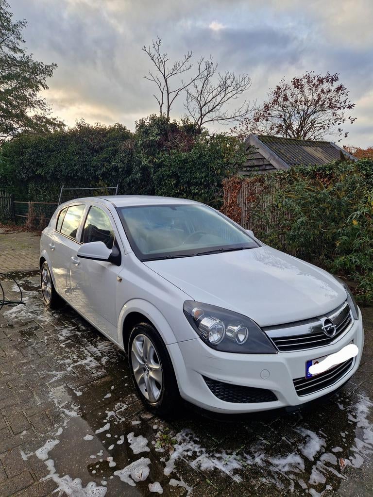 Opel Astra h 2012 wit // GEEN OPKOPERS, Voorwielaandrijving, 1600 cc, Particulier, Wit