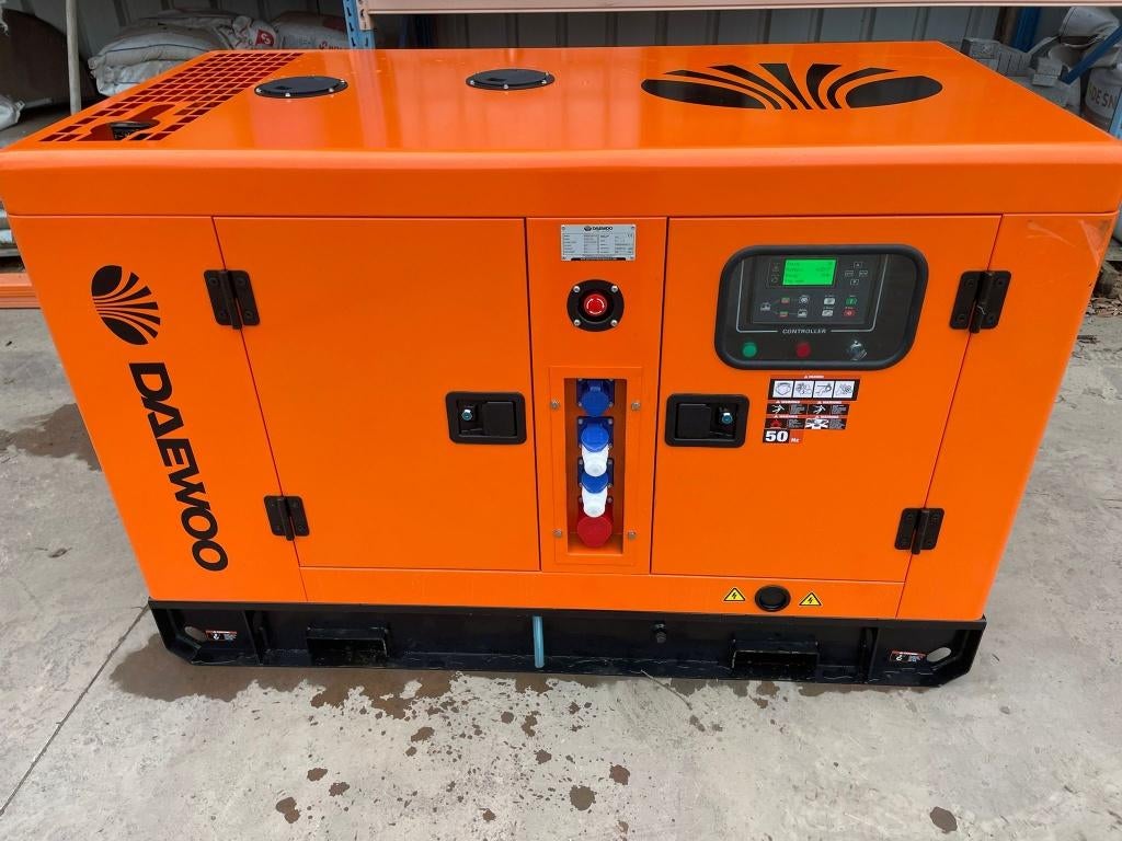 Stroomgroep Daewoo 15Kva, Doe-het-zelf en Bouw, Ophalen, Elektrisch startend, Dieselolie, Zo goed als nieuw