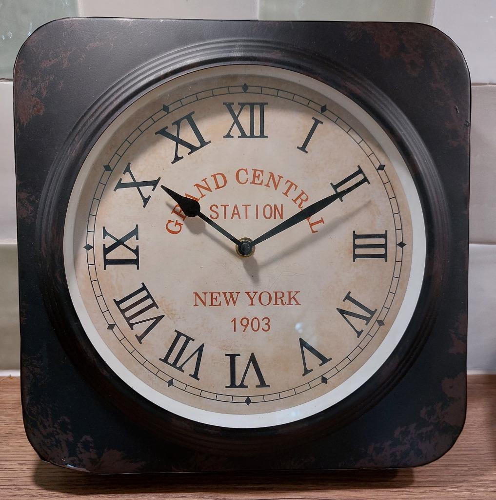 Klok industriële retro look Grand Central Station 30x30 cm, Huis en Inrichting, Woonaccessoires | Klokken, Ophalen of Verzenden