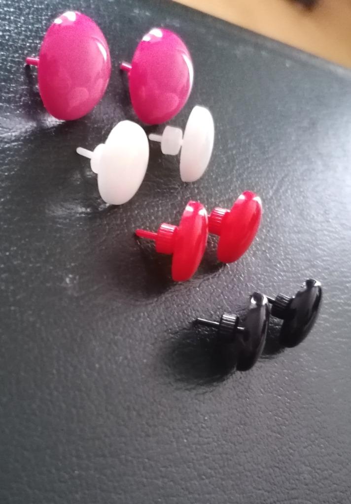 Set van 4 paar vintage oorbellen met plastic hals, Handtassen en Accessoires, Oorbellen, Nieuw, Knopjes of Stekers, Overige materialen