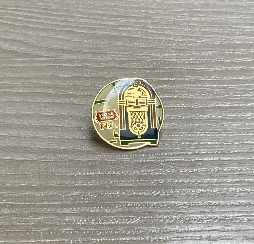 PIN - STELLA ARTOIS - BIER - BIÈRE - BEER - JUKEBOX, Verzenden, Gebruikt, Merk, Speldje of Pin