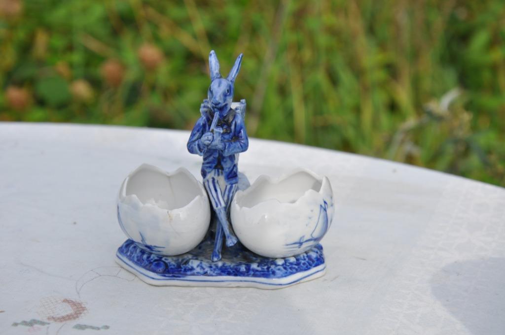 saleron en porcelaine forme lapin oeuf decor bateau, Antiquités & Art, Enlèvement ou Envoi
