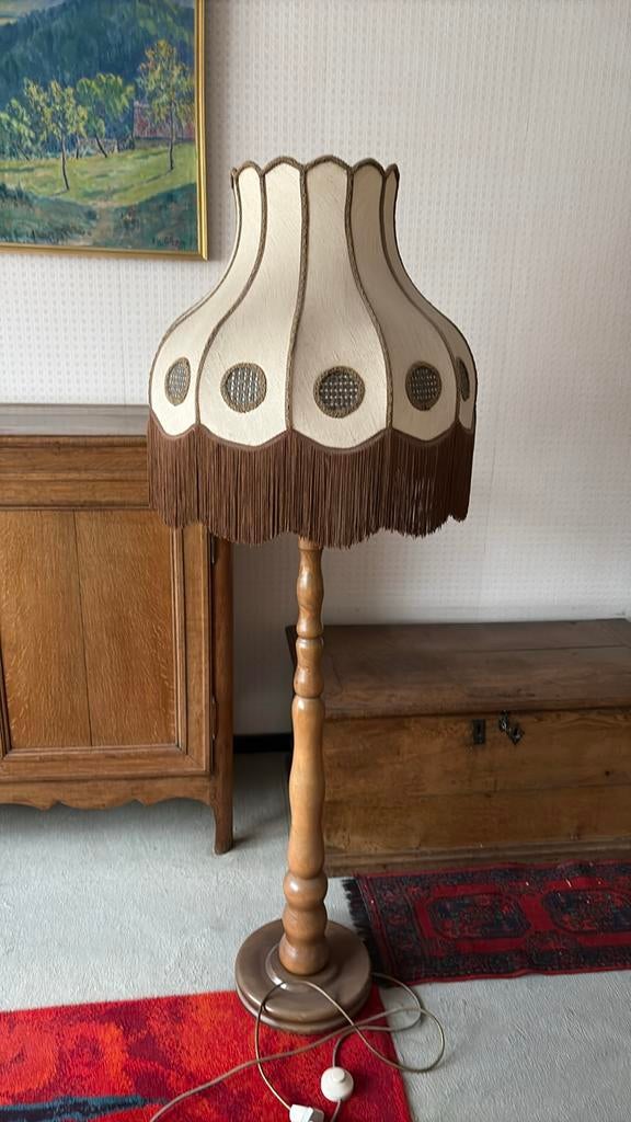 Lampe sur pied ancienne, Enlèvement
