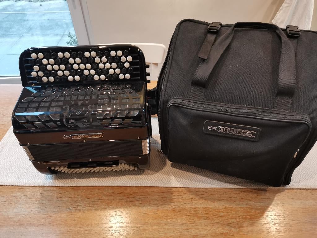 Accordeon original Bugari Juniorfisa conservatory, Autres marques, Enlèvement, Utilisé, Avec bretelles