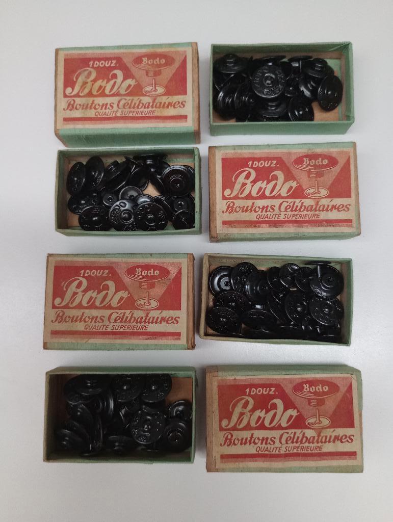 BODO : 4 antieke doosjes met drukknopen, Antiek en Kunst, Ophalen of Verzenden