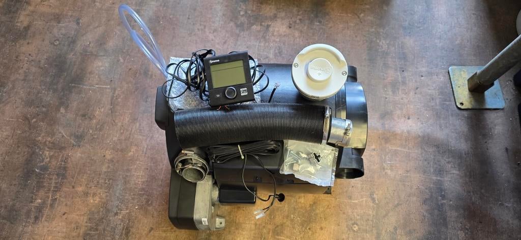 Truma kachel/boiler Combi 4 op 12v-30mB. Komplete set, Ophalen