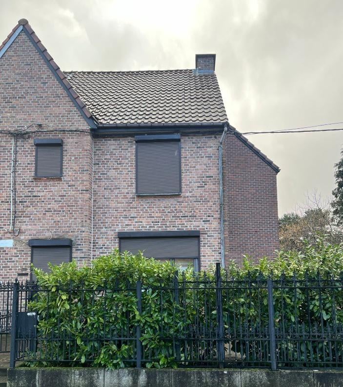 RUIME HALFOPEN WONING MET ZUIDTUIN + 4 SLAAKAMERS IN GENK, Immo