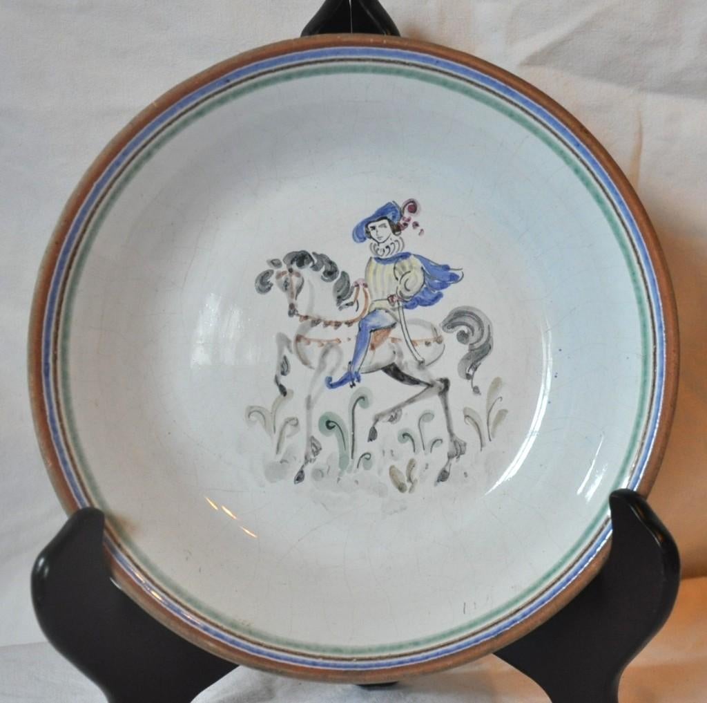 plat mural poterie sars la bruyère décor chevalier, Ophalen of Verzenden