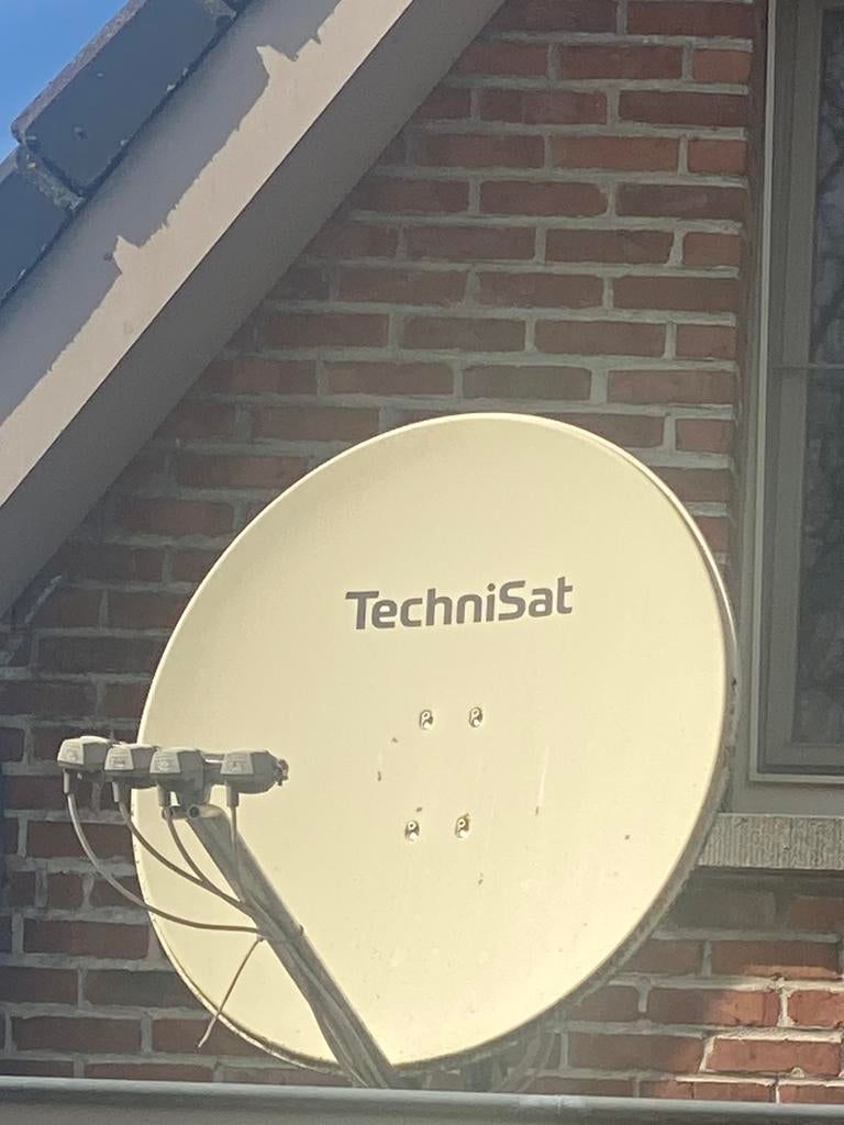 Satelliet / schotelantenne 4 kops, Audio, Tv en Foto, Schotelantennes, Ophalen, Zo goed als nieuw, (Schotel)antenne