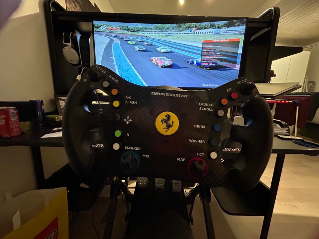 Thrustmaster t300 + ferrari 488 gt3 stuur + 2 sets pedalen, Enlèvement, Comme neuf