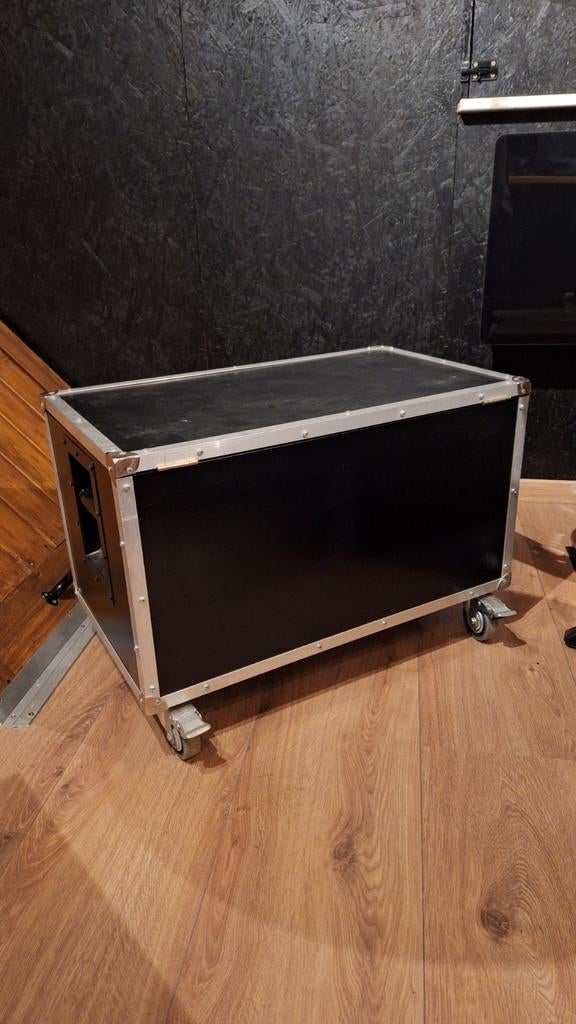 Flightcase op wielen, Ophalen, Zo goed als nieuw, Flightcase