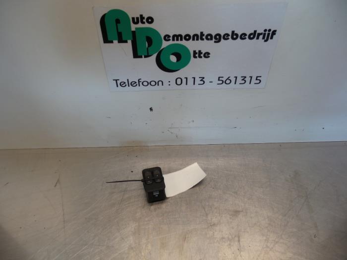Elektrisch Raam Schakelaar van een Opel Corsa (Corsa C 00-), Gebruikt, -, -, Opel