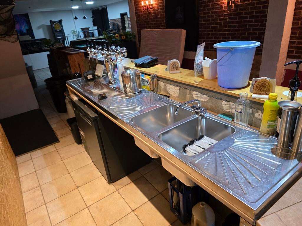 Bar complet pompe, beer cooler, évier, frigos fut etc..., Articles professionnels, Enlèvement, Utilisé, Installation pour bar