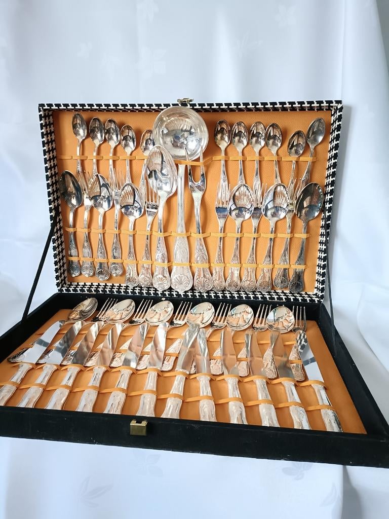 Ménagère italienne métal argenté 12 personnes, Enlèvement