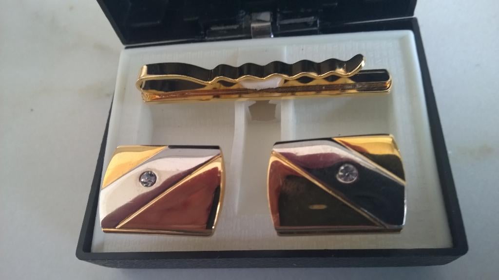 Vintage  : manchet knopen+ dasspeld ( met steentje ), Bijoux, Sacs & Beauté, Boutons de manchette, Enlèvement ou Envoi, Comme neuf