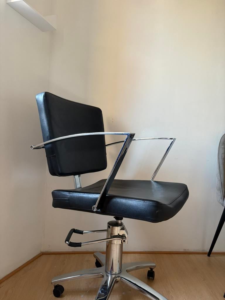 kapperstoel met pomp, Ophalen, Zo goed als nieuw