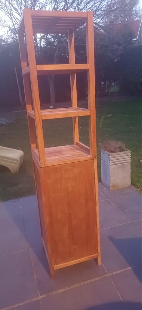 Armoire de toilette Tek, Enlèvement