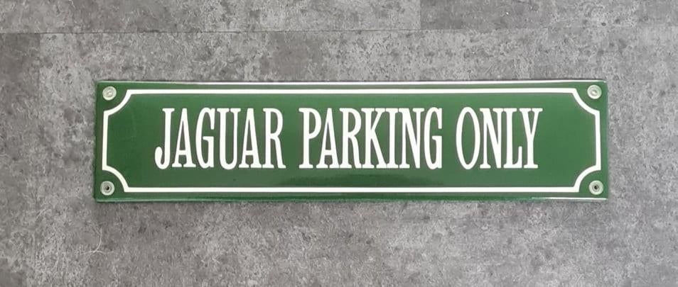 Jaguar Parking Only emaillen straatnaam bord Tesla Amsterdam, Collections, Marques & Objets publicitaires, Enlèvement ou Envoi
