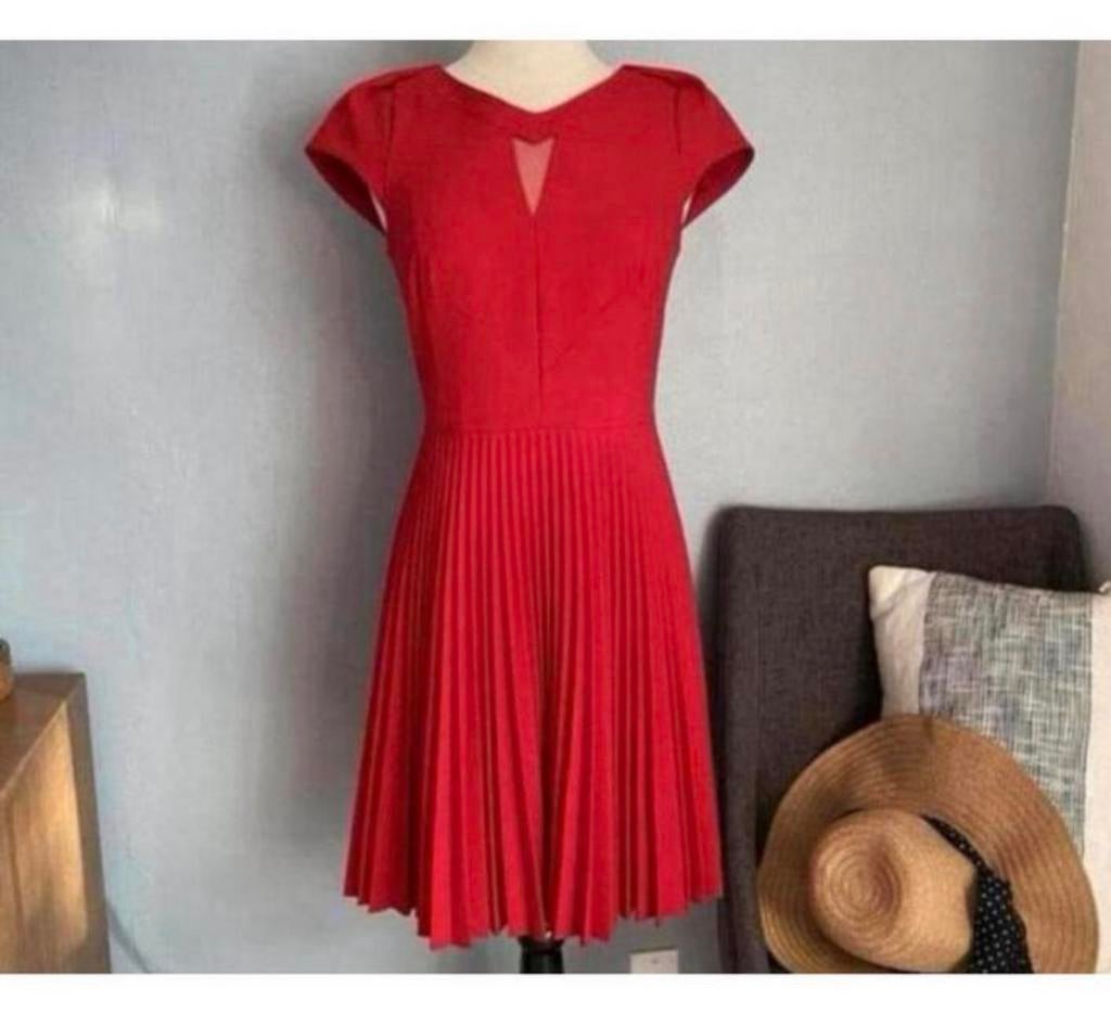 Robe plissée rouge Karen Millen pour femme 38-M NEW - design, Enlèvement ou Envoi, Neuf, Taille 38/40 (M), Rouge