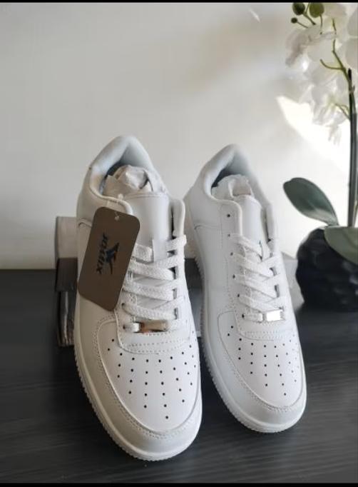 destockage chaussures en cuir blanc, Enlèvement ou Envoi, Blanc, Baskets, Jomix
