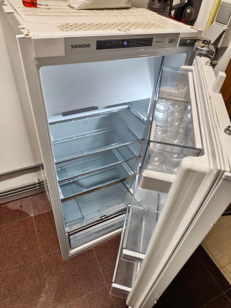 Réfrigérateur Siemens encastrable KI42LAF30, Classe énergétique A ou plus économe, 120 à 140 cm, Avec compartiment congélateur