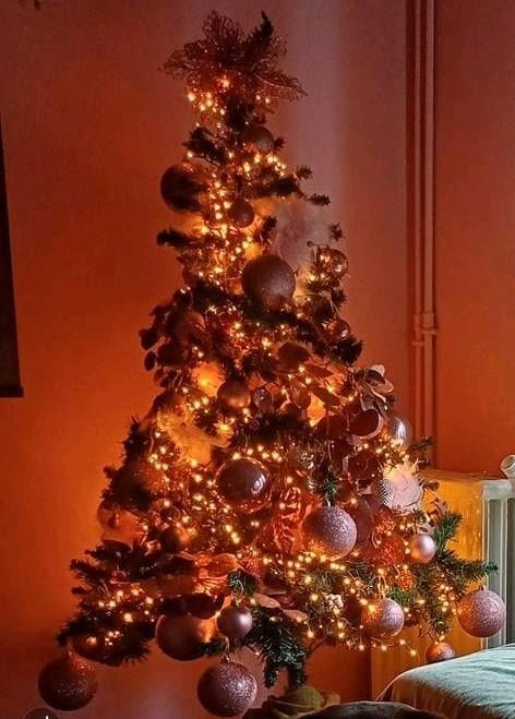 Mooie kunststof kerstboom 150cm met roze deco, Diversen, Kerst, Ophalen, Zo goed als nieuw