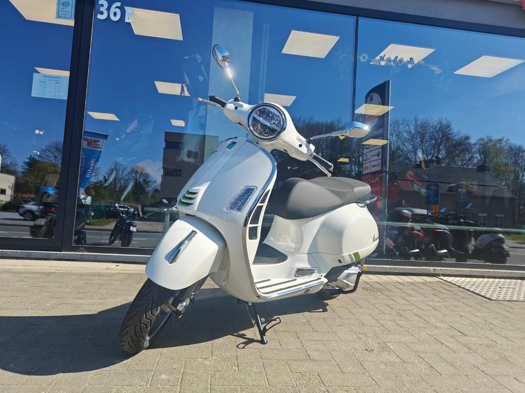 Vespa GTS 125 E5+ Super Tech, Motos, Scooter, Entreprise, Permis Moto A1 minimum, ABS
