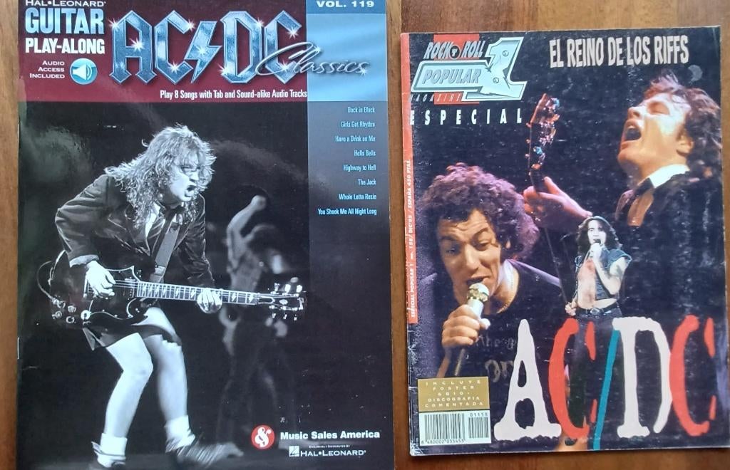 2x AC/DC // Bladmuziek van 8 songs + Spaanse special AC/DC, Verzamelen, Ophalen of Verzenden, Tijdschrift