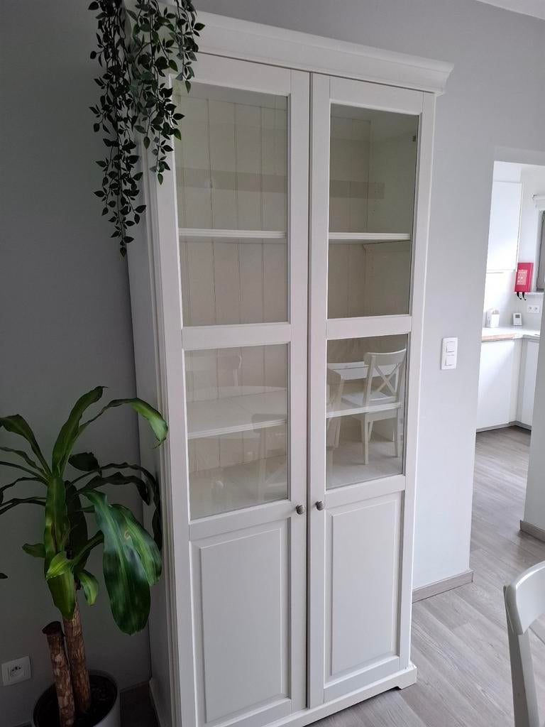 Vitrine boekenkast, Enlèvement