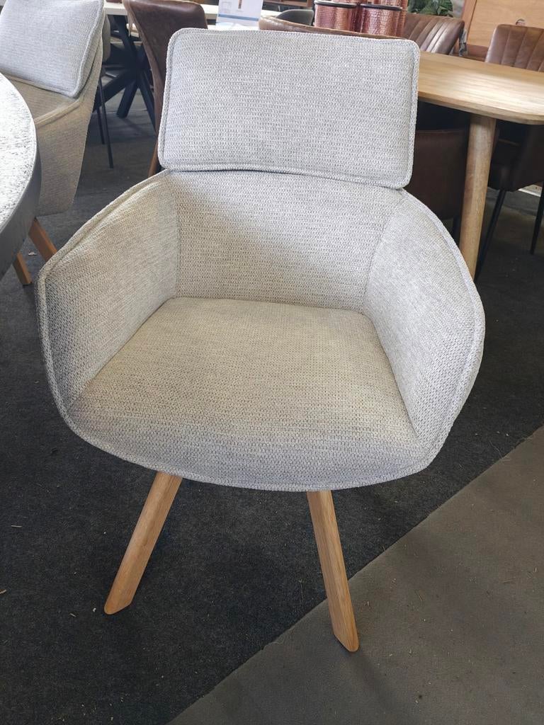 Draaibare stoel met houten poot (outlet), Huis en Inrichting, Ophalen, Nieuw