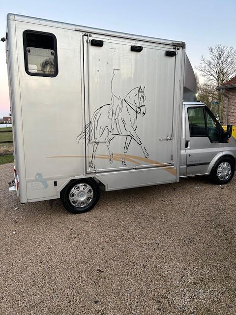 champion de chevaux, Autos, Ford, Particulier, Transit, Caméra de recul, Caméra, Radio, Attache-remorque, Diesel, Euro 3, 4 portes